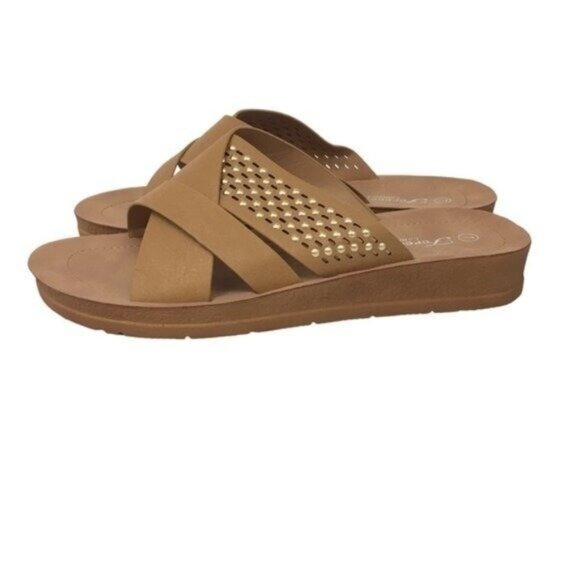 Women Summer Shoe Sandal Size 7 Tan/Camel Slip On Slides Studded New in Box - Picture 1 of 9